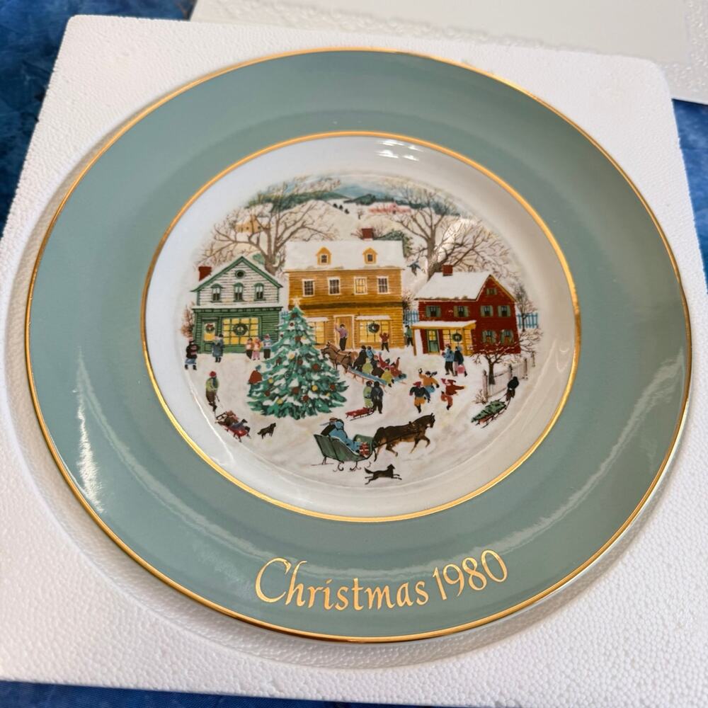Christmas 1980 Decorative Plate